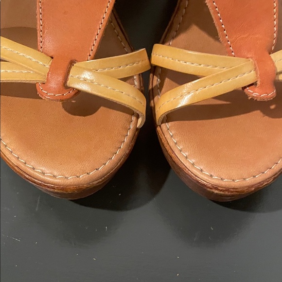 Italian Shoemakers Natural and Tan Wedge Sandals. Size 6 1/2 - Picture 9 of 9